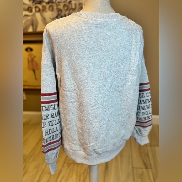 New!QUEEN OF SPARKLES Licensed Alabama Sequin Flower Mascot Oversized Sweatshirt - Picture 9 of 12